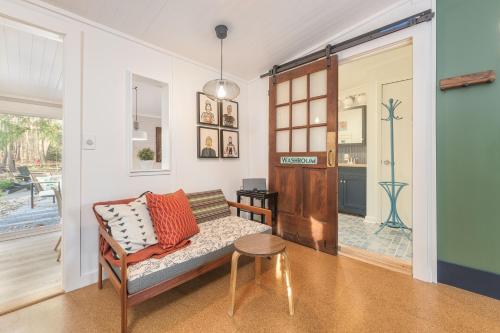 Wiley Woods - Quaint Cozy Getaway - Walking distance to the Dunes Resort in Douglas, USA
