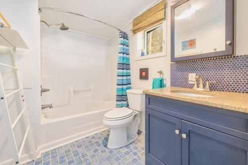 Wiley Woods - Quaint Cozy Getaway - Walking distance to the Dunes Resort in Douglas, USA