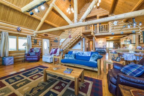 Log cabin- Lake- kayaks- close to South Haven in Paw Paw