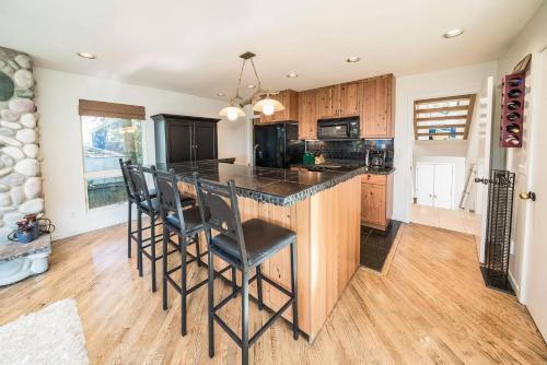 Sunset Villa Luxury Lakefront, Private Beach in South Haven, USA