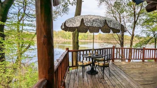 Log cabin- Lake- kayaks- close to South Haven in Paw Paw