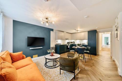 Pass the Keys Stylish London Flat with Courtyard - image 6