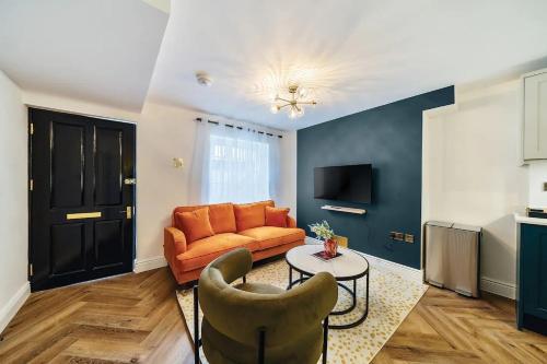 Pass the Keys Stylish London Flat with Courtyard - image 3