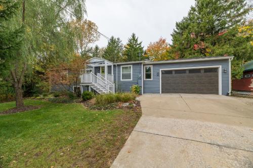 Douglas Woods Retreat - Modern Cottage - Newly Remodeled! Walking distance to downtown Douglas! in Douglas, USA