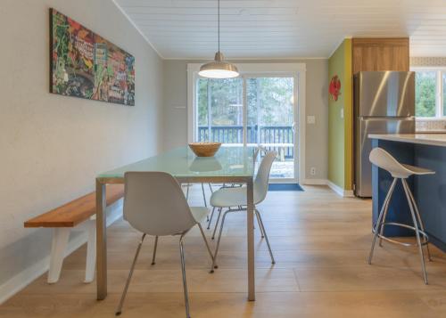 Douglas Woods Retreat - Modern Cottage - Newly Remodeled! Walking distance to downtown Douglas! in Douglas, USA