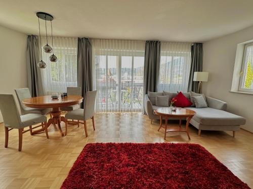 One-Bedroom Apartment with Balcony and Mountain View 