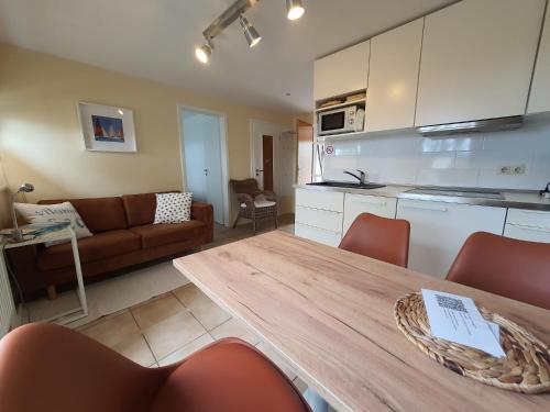 Exterior view, Haus Achtern Diek in erster Reihe am Meer in Fehmarn