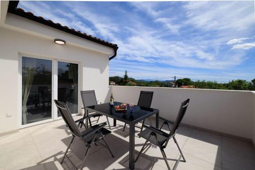 Pool mit Salzektrolyse unweit der Heilschlamm Bucht in คราส