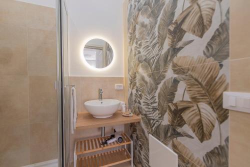 Double Room with Balcony image 7