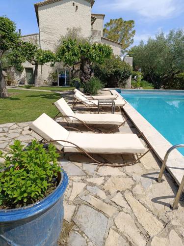 La Jasse chambre double indépendante avec piscine chambre d'hôte Monteils