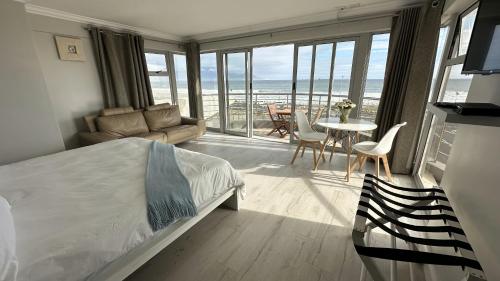 Oceansnest Guest House Room Type - King Suite with Balcony