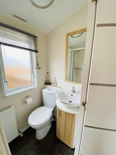 Caravan with Uninterrupted Sea Views - Large Deck - Havens Quay West New Quay West Wales