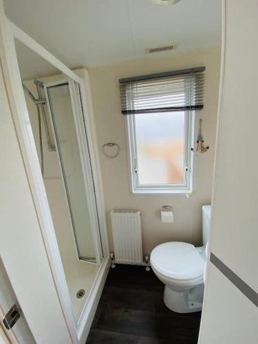 Caravan with Uninterrupted Sea Views - Large Deck - Havens Quay West New Quay West Wales