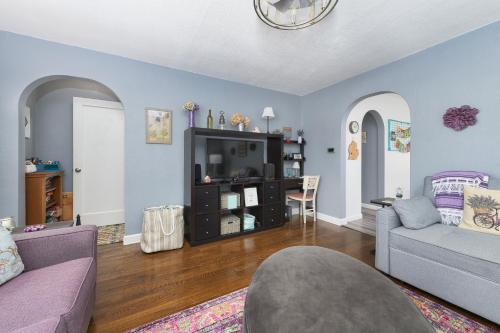 Cozy Haven- Cape Cod style cottage- close to beach in South Haven, USA