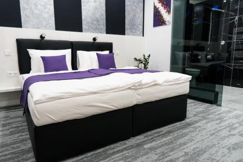 2 twin beds