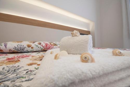 Double Room with Balcony image 9
