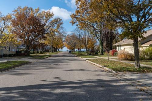 2 bedroom 1 bath vacation rental just 1 block from Kids Corner and the blue stairs beach access in South Haven, USA