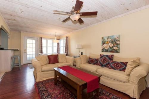 2 bedroom 1 bath vacation rental just 1 block from Kids Corner and the blue stairs beach access in South Haven, USA