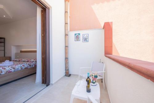Double Room with Balcony image 3