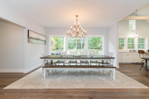My Blue Haven - Shared lake access across the street! Glamorous home! in Douglas (MI)