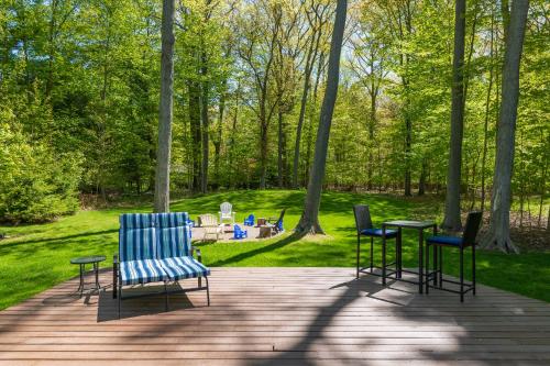 My Blue Haven - Shared lake access across the street! Glamorous home! in Douglas (MI)