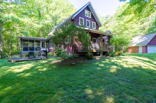 The Sanctuary - Halfway point between South Haven and Saugatuck - Walking distance to Lake Michigan