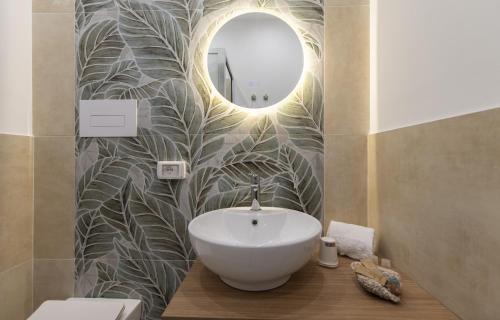 Double Room with Balcony image 5