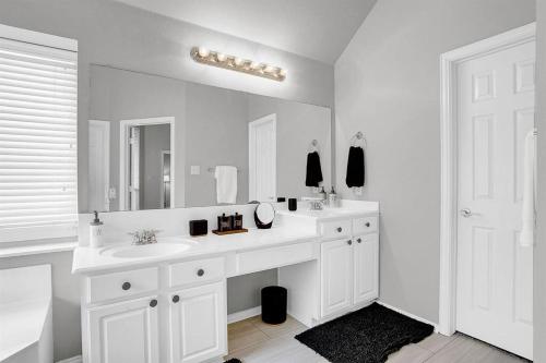 Westside Contemporary 3Bd 2B near Toyota Stadium in Frisco, USA