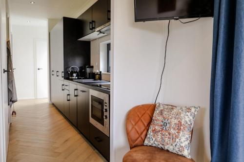 Luxe chalet op minicamping in waarde met sauna in Kruiningen