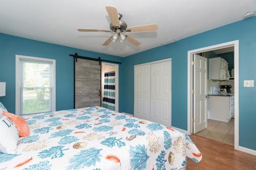Beautiful vacation rental located 6 blocks from Lake Michigan and Kids Corners Park! in South Haven, USA