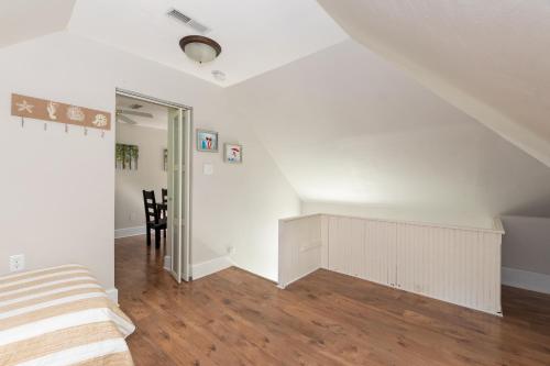 Beautiful vacation rental located 6 blocks from Lake Michigan and Kids Corners Park! in South Haven, USA