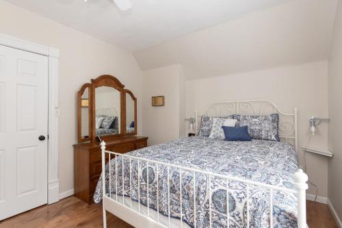 Beautiful vacation rental located 6 blocks from Lake Michigan and Kids Corners Park! in South Haven, USA