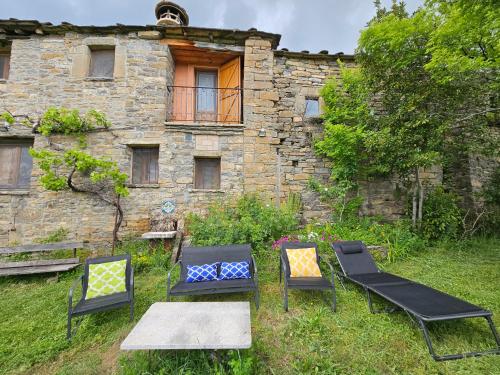 Dārzs, 150m² 3 guļamistaba, 2 privāta vannas istaba Māja Guaso
 (Comfortable house in the Pyrenees with views) in Guaso