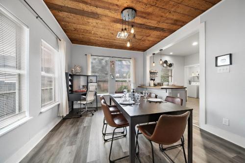 Cozy Sa Home Nr Dt, River Walk, Alamo Yard Bbq in San Antonio, USA