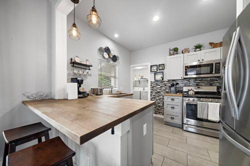 Cozy Sa Home Nr Dt, River Walk, Alamo Yard Bbq in San Antonio, USA