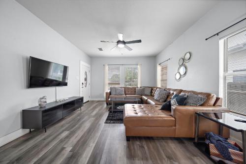 Cozy Sa Home Nr Dt, River Walk, Alamo Yard Bbq in San Antonio, USA