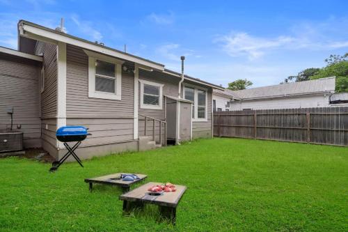 Cozy Sa Home Nr Dt, River Walk, Alamo Yard Bbq in San Antonio, USA