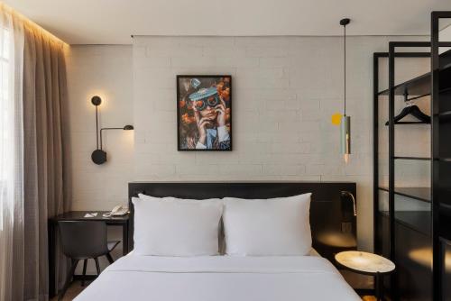 Deluxe Double Room image 10