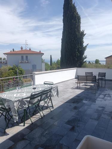 CASA ROSY SIRMIONE - Appartamento con terrazza a 2 passi dal lago