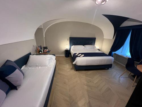 Rome luxury blue suites- LOVE, Rome (photo 10)