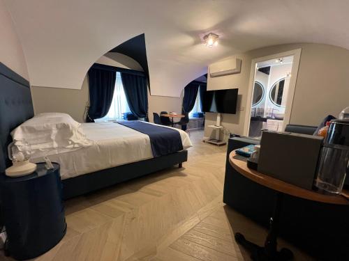 Rome luxury blue suites- LOVE, Rom