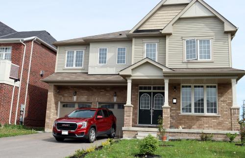 Spacious stay, 15 min to Niagara Falls & US border, Toronto