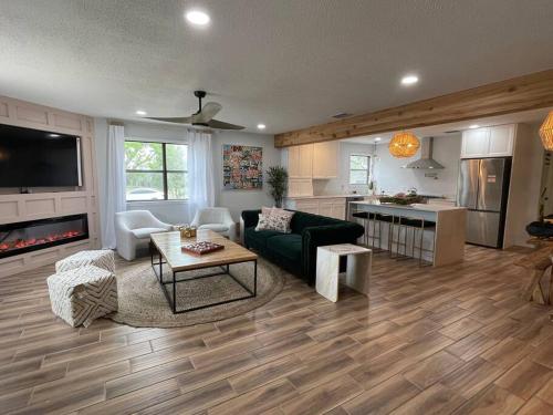 Chic Traquil Cabin in Harper, USA