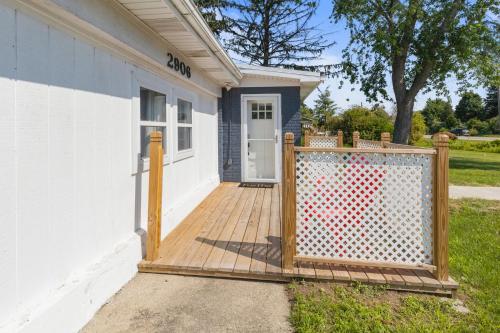Timber Lodge - Short distance to downtown, beaches, and breweries in Douglas, USA