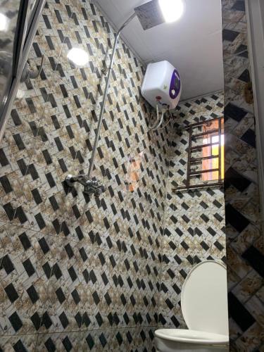 Lagos 1-Bed Apt Sleeps 2 with AirCon & Parking - image 5