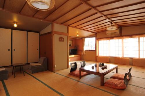Andaikan Andaikan is conveniently located in the popular Shiga-kogen / Yudanaka area. The hotel offers guests a range of services and amenities designed to provide comfort and convenience. Take advantage of th