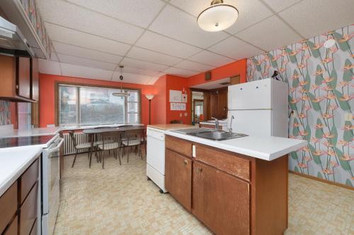 Clinton Street Retreat -Dog Friendly- Close to downtown in South Haven, USA