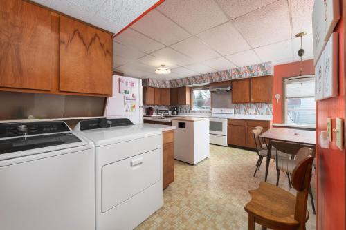 Clinton Street Retreat -Dog Friendly- Close to downtown in South Haven, USA