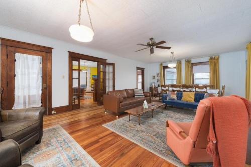 Clinton Street Retreat -Dog Friendly- Close to downtown in South Haven, USA