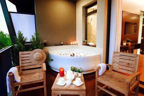 Shower, Rimnaam Klangchan Hotel near Wat Phai Lom